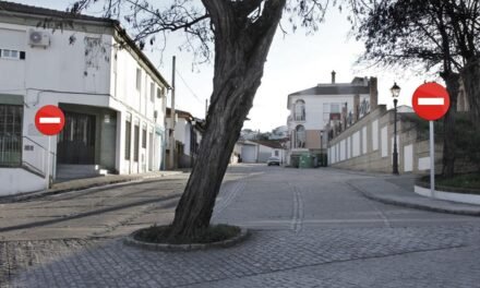 La calle IV Centenario de Zalamea pasa a ser de sentido único