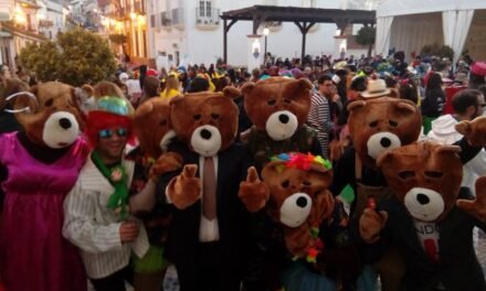 Zalamea se echa a la calle para celebrar su Carnaval