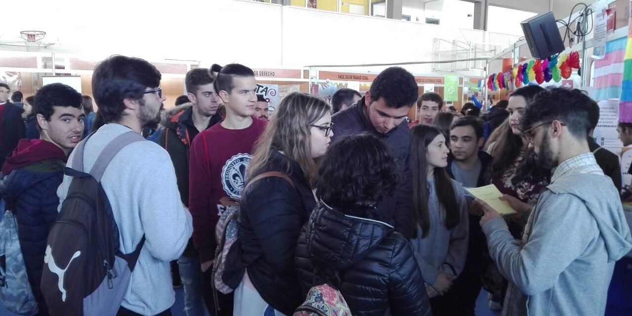 Sesenta estudiantes de la Cuenca Minera conocen por dentro la Universidad