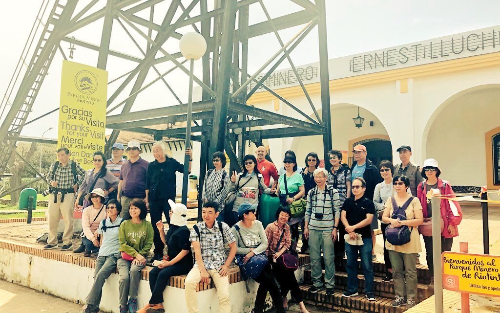 Unos 25 turistas de Hong Kong visitan el Parque Minero de Riotinto
