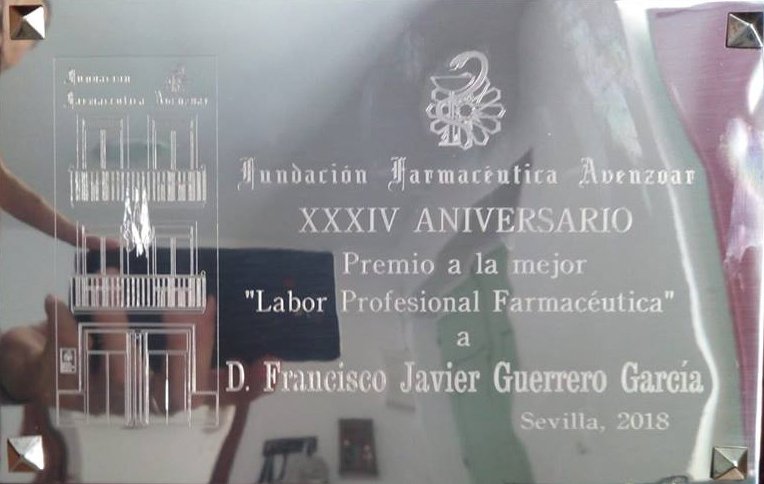 El farmacéutico Francisco Javier Guerrero recibe el premio a la Mejor Labor Profesional