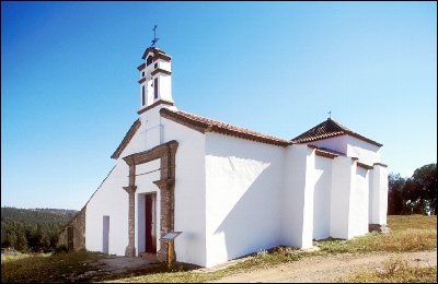 El Gobierno abre la puerta a reclamar bienes de la iglesia como la Ermita de San Blas de Zalamea o el templo de San Miguel de Campofrío