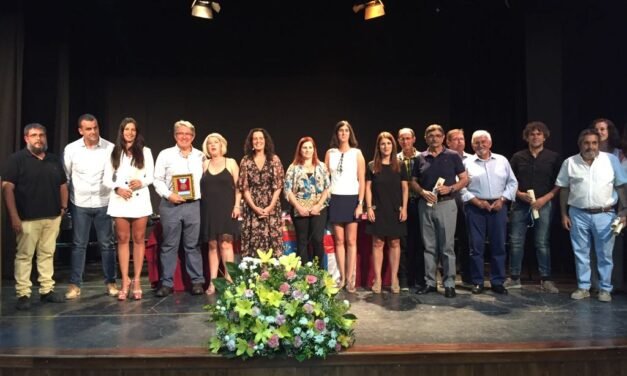 El Campillo celebra el 87 aniversario de su independencia con una emotiva ceremonia