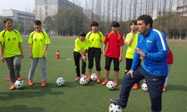 La Liga selecciona de nuevo al campillero Fernando Pineda para formar a niños en China