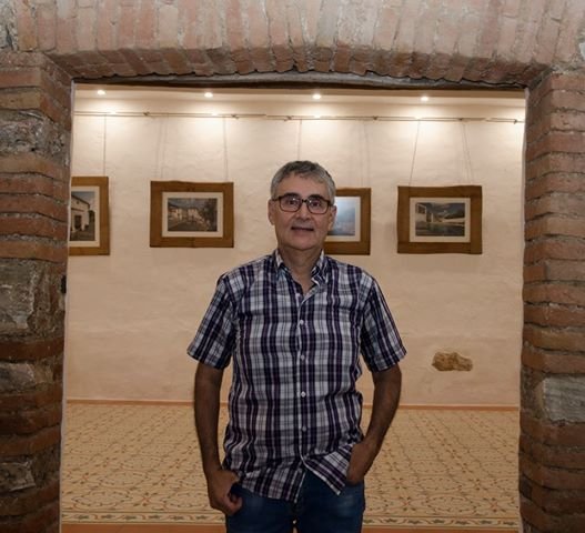 Linares de la Sierra inaugura una exposición permanente del riotinteño Rafael Pernil