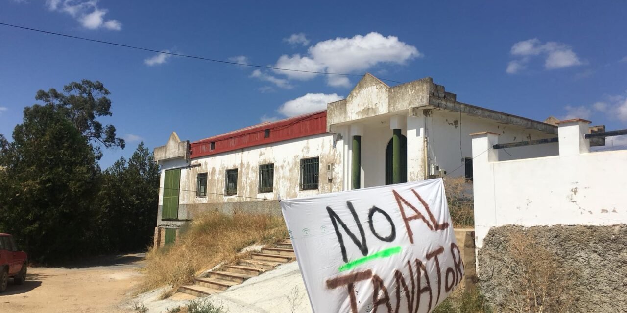 Vecinos de El Campillo se movilizan contra la nueva ubicación propuesta para el tanatorio