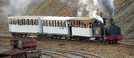 Las locomotoras de vapor más antiguas de España regresan al tren minero