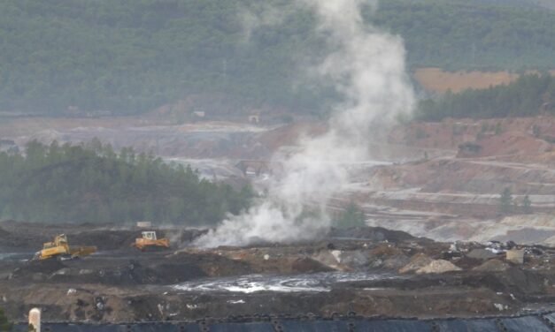Denuncian un nuevo incendio en el vertedero de Nerva