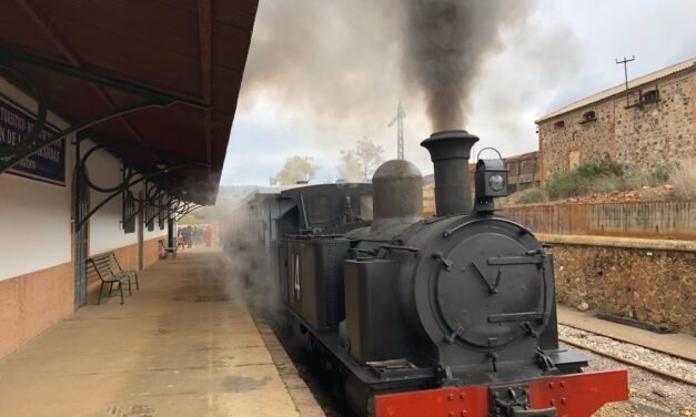 El tren minero registra un lleno en sus primeros viajes con las locomotoras de vapor