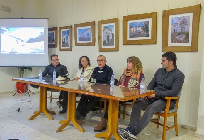 Rafael Pernil expone en Nerva los encantos de Linares de la Sierra