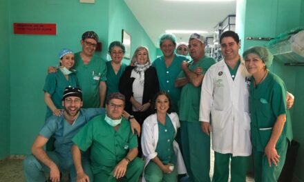 Caro visita el hospital y centros de salud de la Cuenca para “escuchar las necesidades de los profesionales”