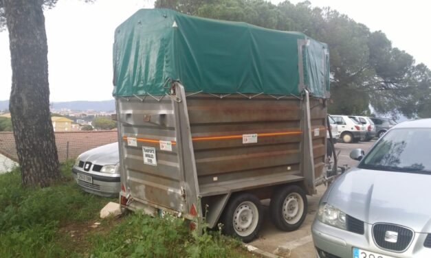 Roban un remolque de caballos en El Campillo