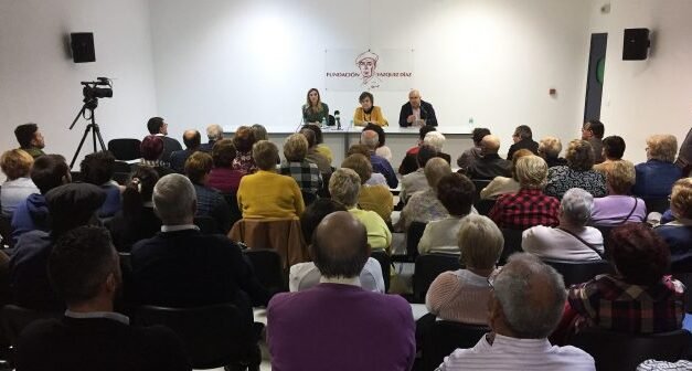 Cristina Almeida defiende en Nerva el derecho a la justicia para las víctimas del franquismo