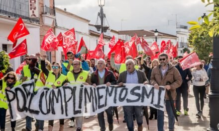 Multitudinaria manifestación en apoyo a los trabajadores de Riotinto Fruit