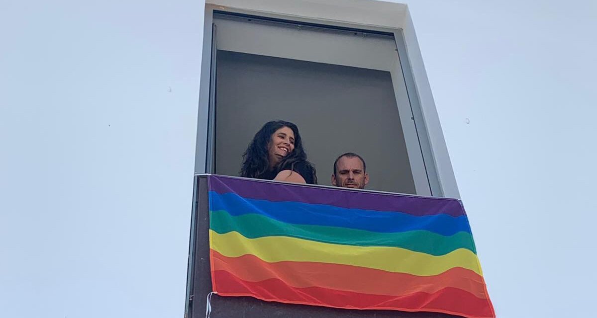 La bandera LGTBIQ+ ondea por primera vez en todos los ayuntamientos de la Cuenca