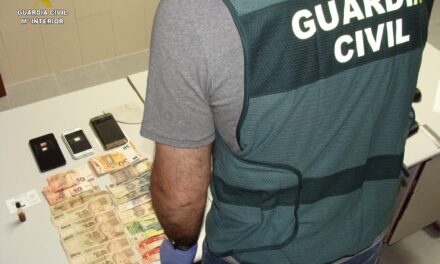 Roban 17.000 euros a un vecino de la Cuenca con el timo de los billetes tintados