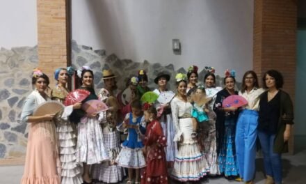 Valera y Gallart exponen sus nuevos trajes y abanicos en Campofrío