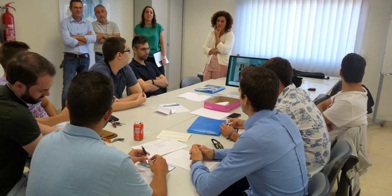 Diez jóvenes se capacitan para trabajar en la mina