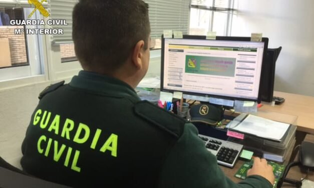 Roban en tres viviendas de Riotinto y agreden a un inquilino