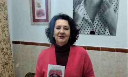La riotinteña Rosario Santana publica su cuarto libro, ‘Huellas de Cobre’