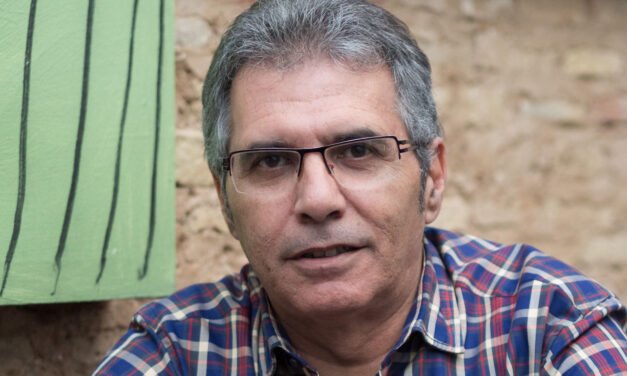 Alfonso Pedro convierte la poesía en compromiso social con un nuevo poemario