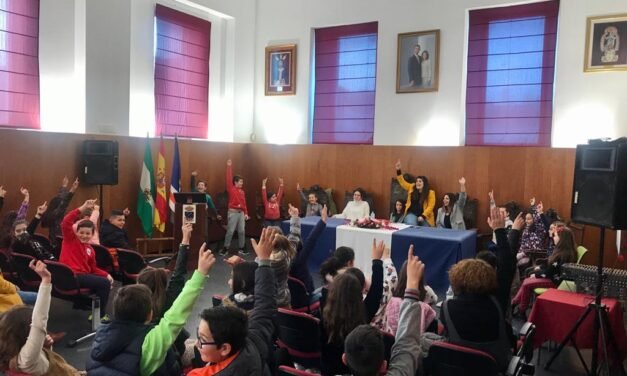 Alumnos de Riotinto conocen ‘in situ’ el funcionamiento del Ayuntamiento