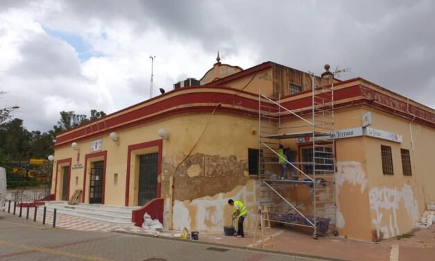 Comienzan las obras de rehabilitación de la fachada del cine-teatro de Riotinto