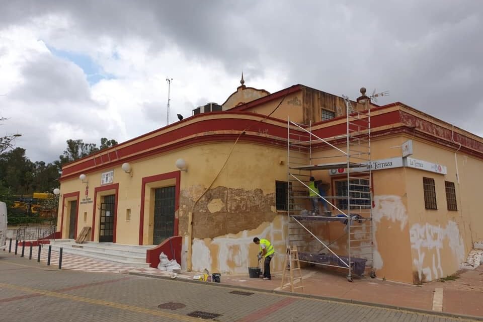 Comienzan las obras de rehabilitación de la fachada del cine-teatro de Riotinto