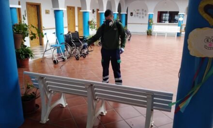 El Infoca realiza trabajos de desinfección en Riotinto, Zalamea y Berrocal
