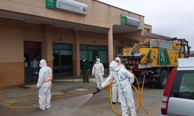 El Infoca lleva a cabo trabajos de desinfección en Nerva