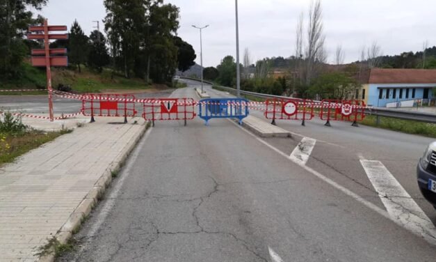 Riotinto cierra una entrada y salida del municipio