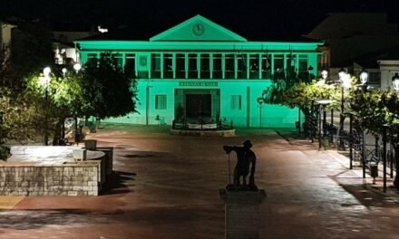 El Campillo se ilumina de verde en homenaje a los sanitarios del municipio