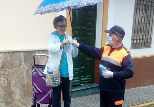El Ayuntamiento de Nerva reparte mascarillas en las viviendas del municipio
