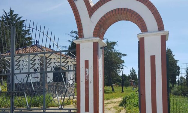 El Campillo abre su Parque de los Cipreses para que los vecinos puedan pasear