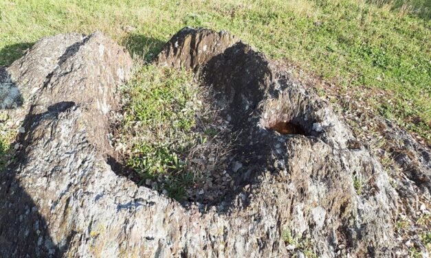 Descubren dos sepulturas antropomorfas labradas en roca en Zalamea