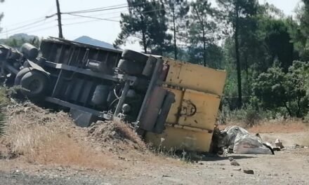 El camión volcado en El Campillo no llevaba carga tóxica