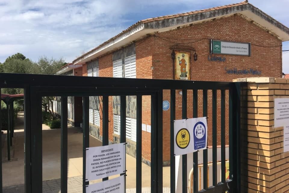 Padres y madres de Zalamea se plantan por la falta de tutor en dos cursos de Infantil