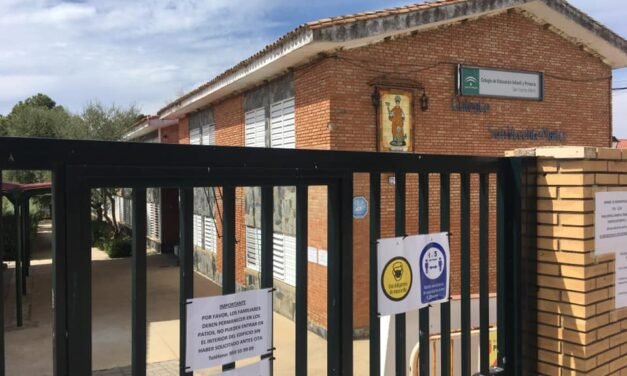 Confinan a los alumnos de dos cursos de Zalamea por dos positivos en el centro