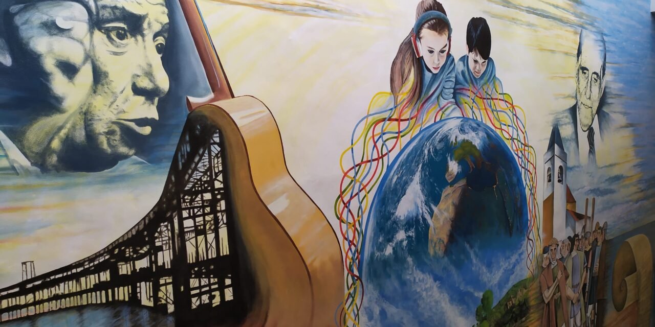 Un gran mural de Miguel Ángel Pérez causa sensación en el edificio Laura Luelmo