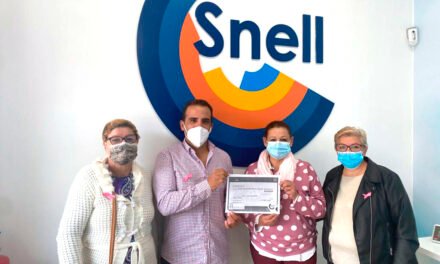 Snell dona 300 euros a la asociación Acamacum contra el cáncer de mama