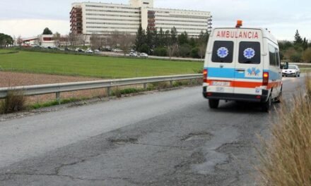 Cuatro hospitalizados tras chocar dos turismos en Bonares