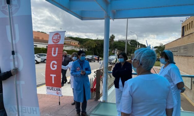 UGT se concentra en el Hospital de Riotinto contra la «supresión» de derechos al personal sanitario