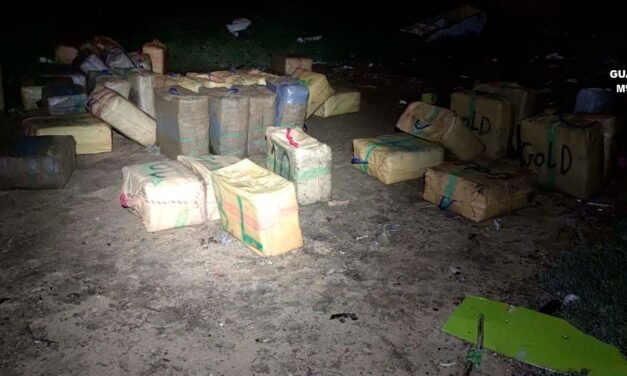 Detienen a cinco personas en Isla Cristina tras alijar 1.700 kilos de hachís
