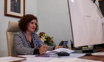 María Eugenia Limón asume la presidencia de la Diputación hasta el próximo Pleno
