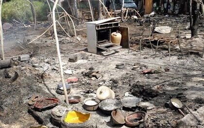 Arden cinco chabolas en un asentamiento de Lucena