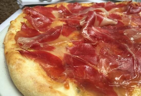 Pizzas de jamón a beneficio del Banco de Alimentos en Lucena del Puerto