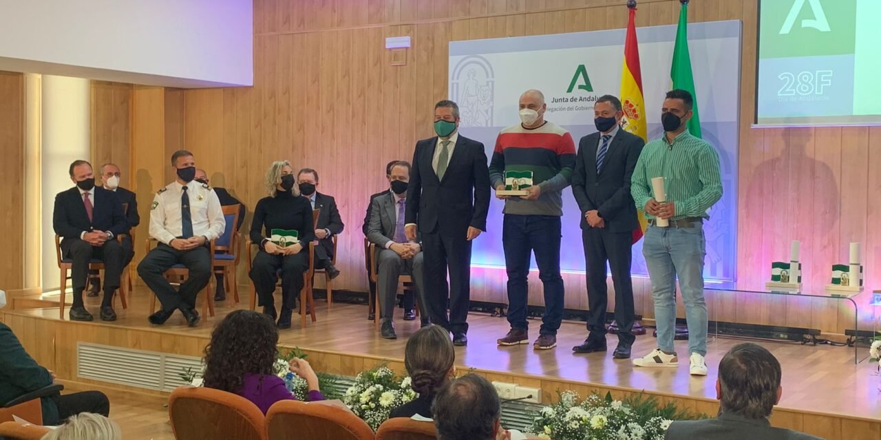 Los héroes contra el incendio de Almonaster ya tienen su ‘Bandera de Andalucía’