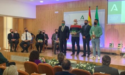 Los héroes contra el incendio de Almonaster ya tienen su ‘Bandera de Andalucía’