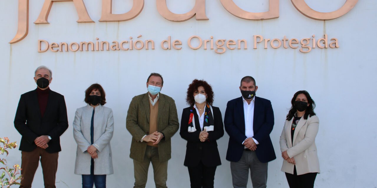 María Eugenia Limón afirma que la D.O.P. Jabugo es un «ejemplo de desarrollo socieconómico sostenible»