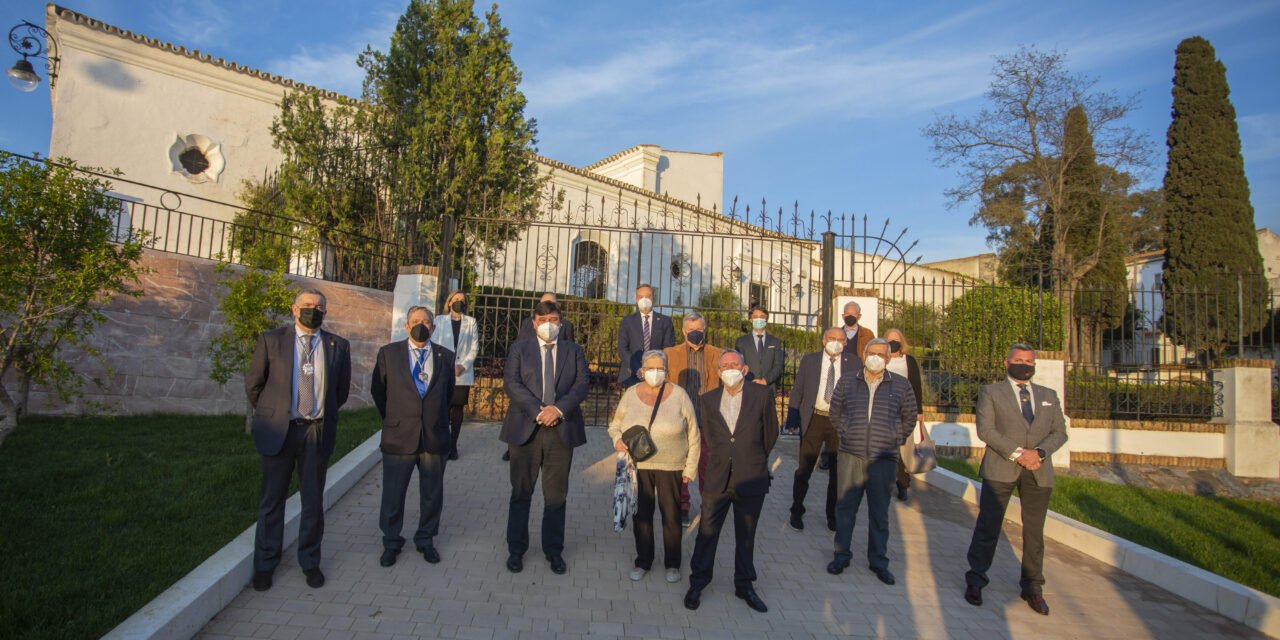 El nuevo entorno del Santuario de la Cinta viste la tradición